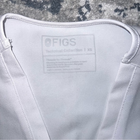 Figs Casma Optic White Scrub Top Size XS - Picture 2 of 4